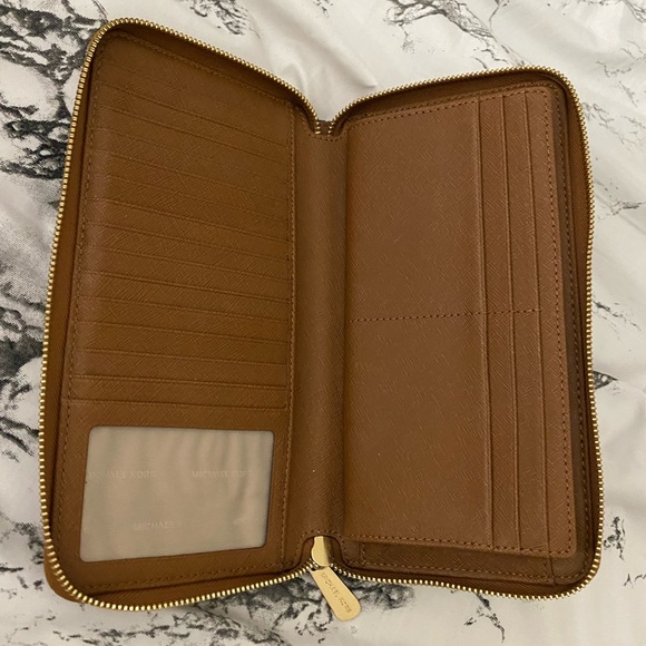 Michael Kors Continental Wallet - Picture 3 of 3